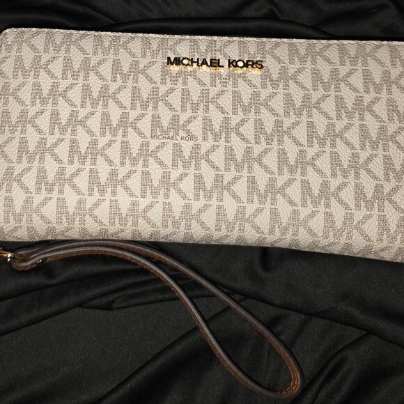 Michael Kors Lillie Large Logo Shoulder Bag w/Logo Wristlet - Picture 5 of 8